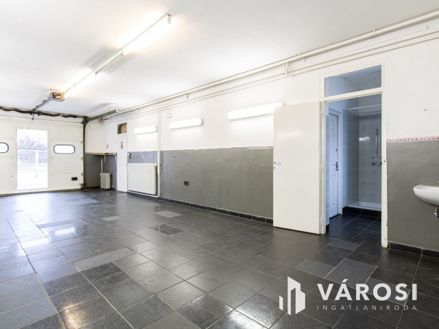 ELADÓ ipari ingatlan 4 db lakással és 2 db műhellyel!