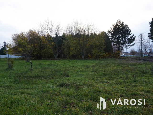 Kedvelt városrészben összközműves telek eladó