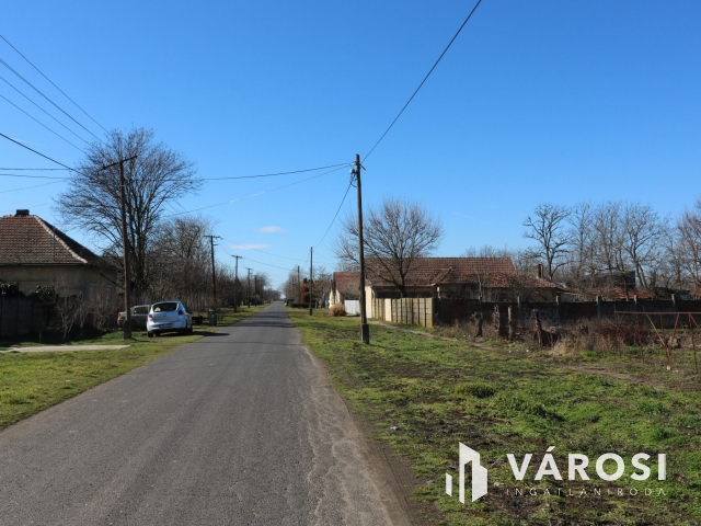 Újkígyóson 2 db telek együtt eladó