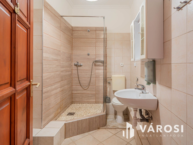 Bejáratott étterem, panzió és rendezvényhelyszín eladó!