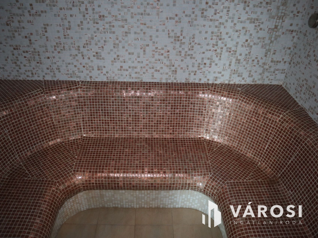 7 apartmanos üdülőház a Balaton partján