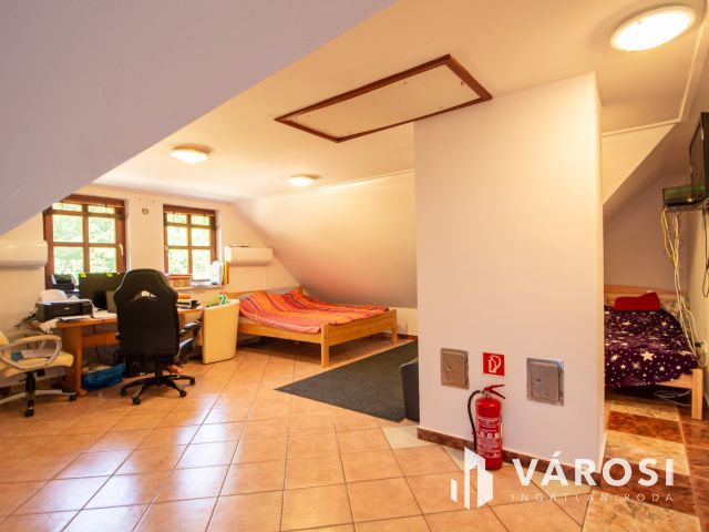 Étterem, egy Termálfürdő bejáratánál