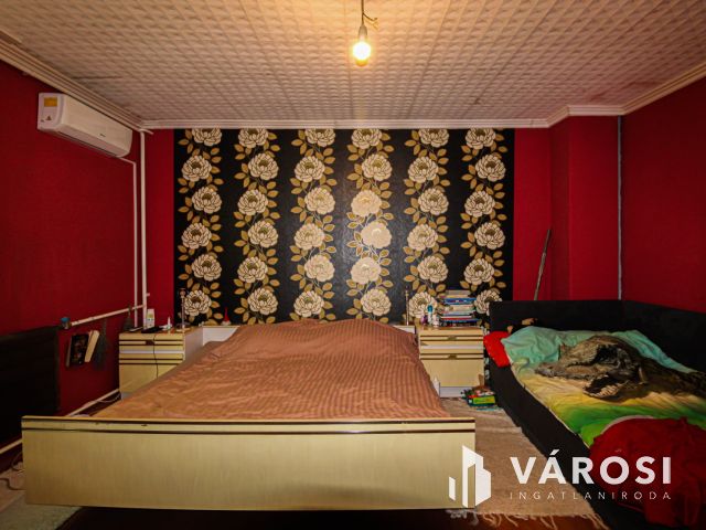 Két generációs négyszintes családi ház Jaminában