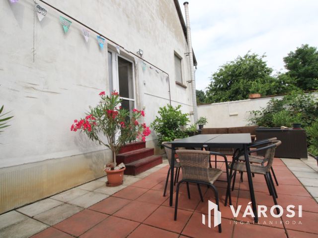 Két generációs négyszintes családi ház Jaminában