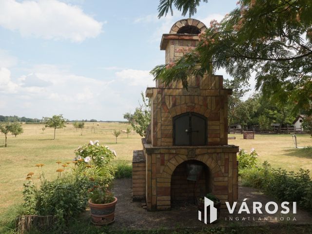 Igényes tanyakomplexum akár falusi turizmusra!