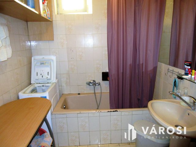 A teljes áramellátást napelem biztosítja ebben a házban!