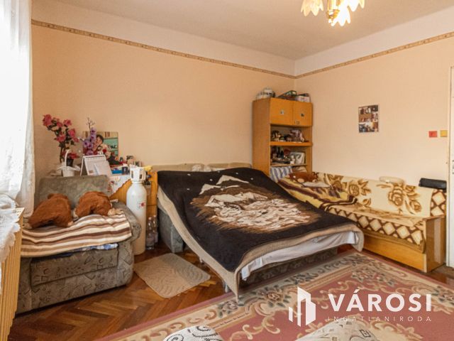 Sarkadon 2+fél szobás családi ház nagy telekkel