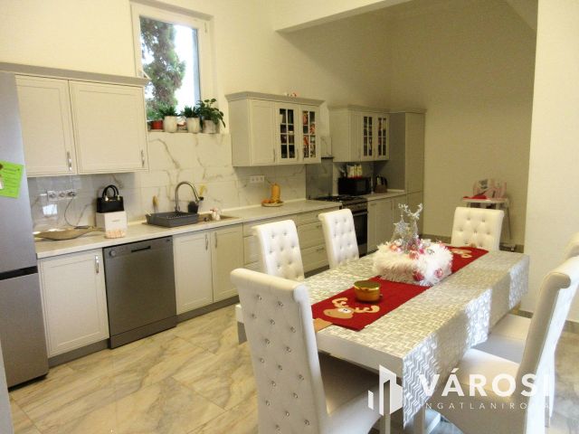 Makói belvárosi igényesen felújított polgári ház!!!