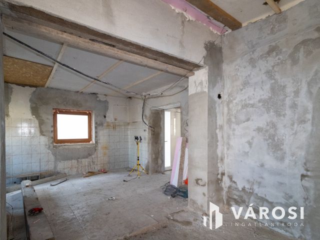 Felújítás alatt álló ház Jaminában, kiváló elhelyezkedéssel