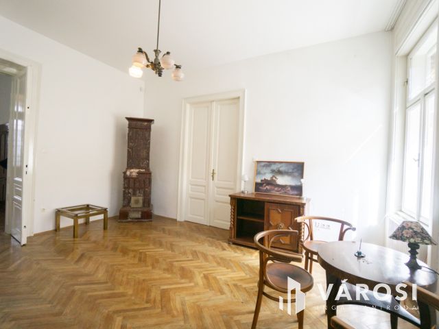 Nagypolgári villa jellegű ház, két önálló lakással