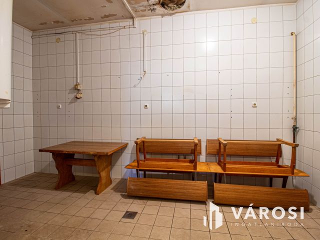 Vendgélátó egység kiváló lokációval