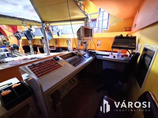 Működő DISCÓ épület, autószerelő műhely, telephely egyben