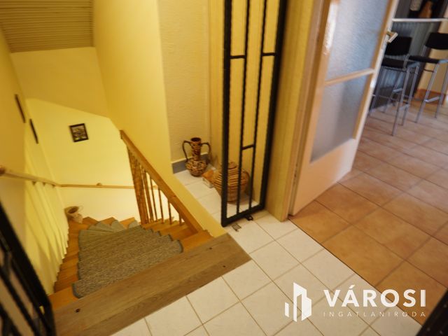 Kétgenerációs, folyamatosan karbantartott családi ház!