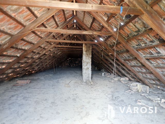 Felújítandó beépített verandás ház eladó Recsken