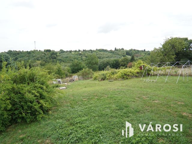 Lakható zárt kert, idilli környezetben