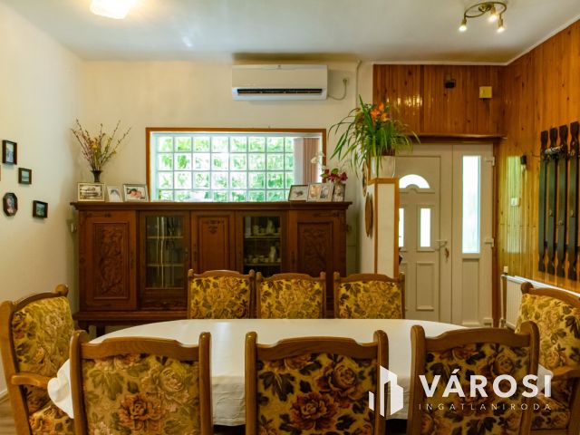 Napelemes családi ház Lánycsók csendes utcájában eladó