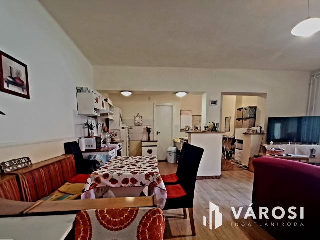 Családi ház gazdálkodásra alkalmas területtel