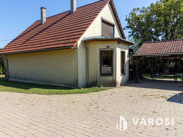 108 m2-es családi ház 1 hektáros területtel Becsehelyen!