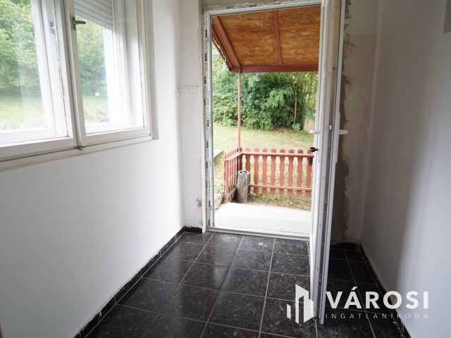 Lakható zárt kert, Látóhegyen