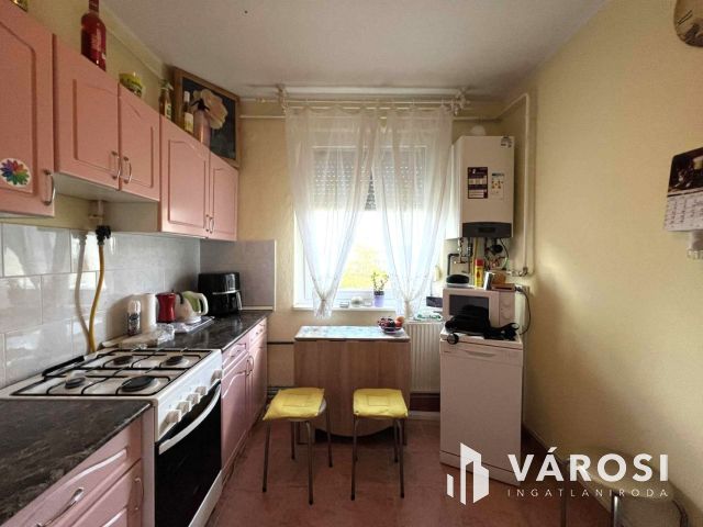 Belvárosi jó elrendezésű erkélyes lakás eladó