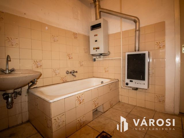 Előkertes, négy szobás családiház Újkígyóson