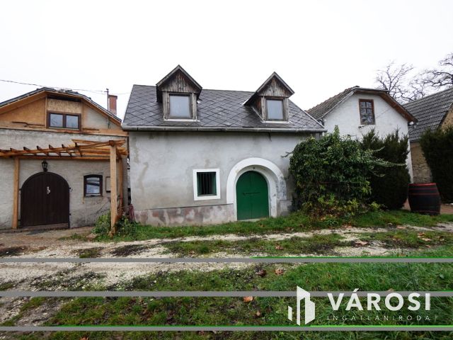 Lakható présház Tökön!