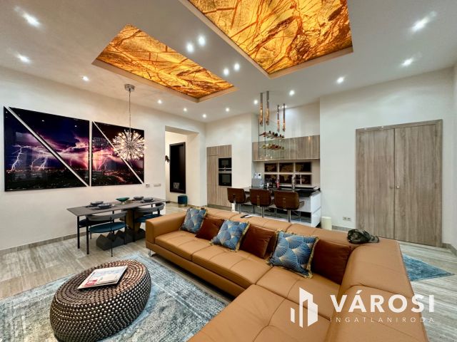 Zeneakadémiával szemben luxuslakás eladó!