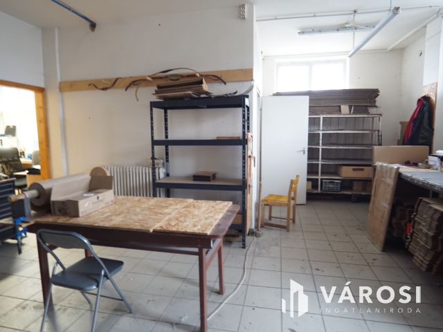 Déli városrészben, ipari övezetben,  Telephely eladó!