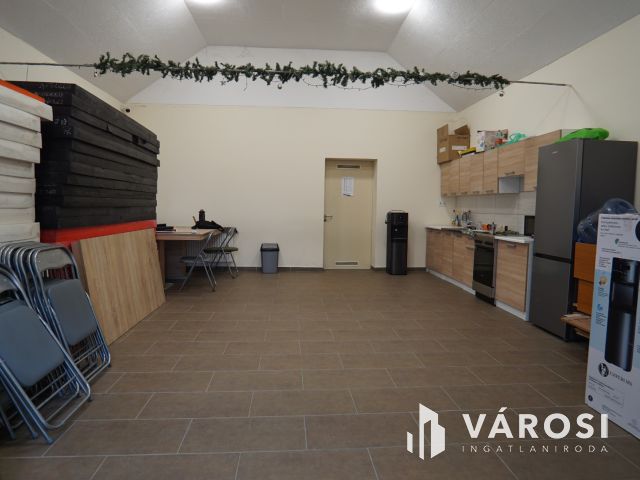 Déli városrészben, ipari övezetben,  Telephely eladó!