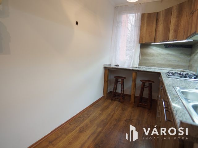 Kodály utcában első emeleti, erkélyes lakás