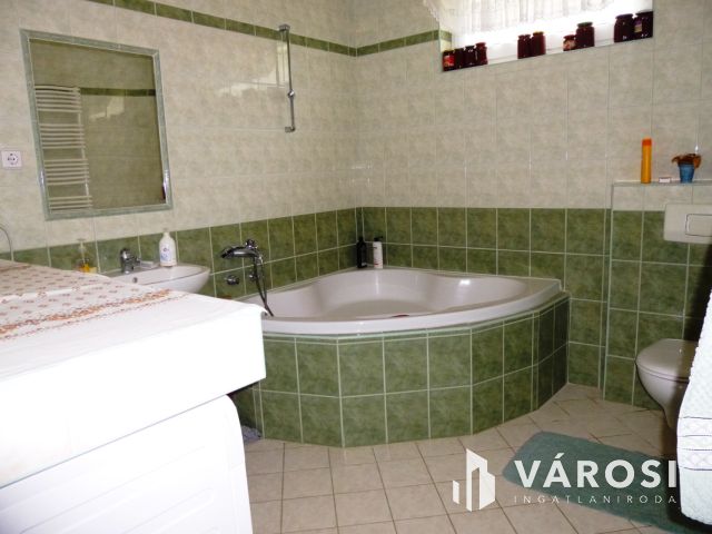 Zalakaroson, 25 szobás Családi ház, Apartmanház!