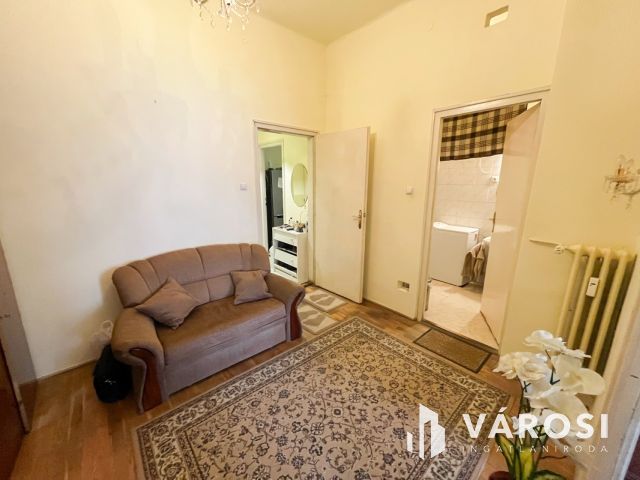 Erkélyes lakás a Rákóczi úton!