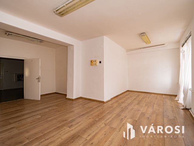 Eladó Ipari ingatlan Komlón