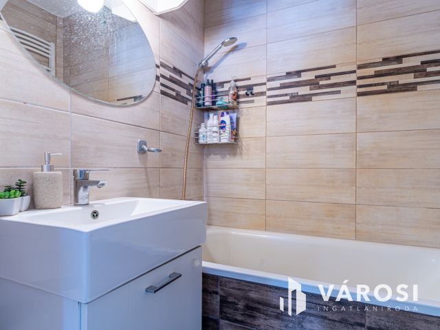 Csorba csííííík ..... (eladó panel lakás)