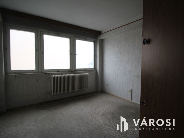 477 nm-es iroda Sárvár belvárosában