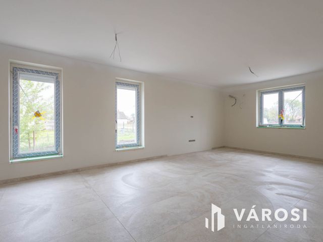 Hatalmas családi ház május végi költözéssel!