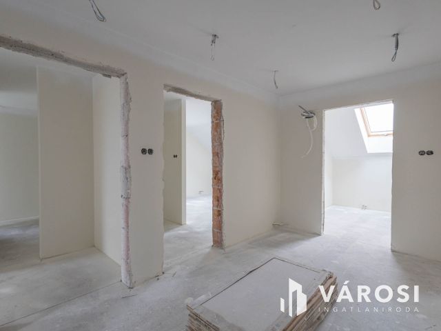 Hatalmas családi ház május végi költözéssel!