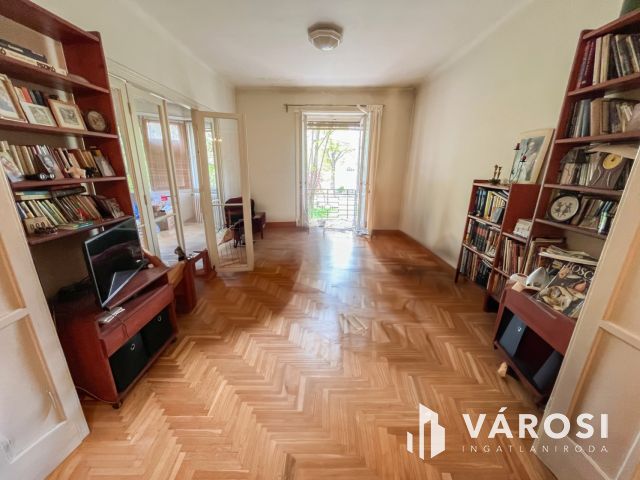 Több lakásra bontható szenzációs elhelyezkedéssel!