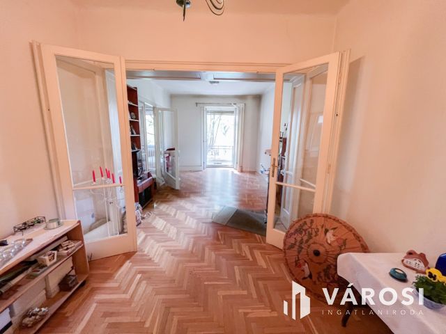 Több lakásra bontható szenzációs elhelyezkedéssel!