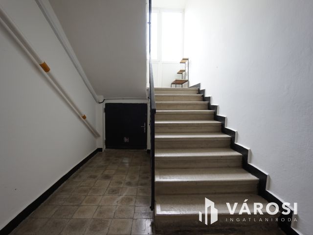 Belváros közeli lakás csendes környéken