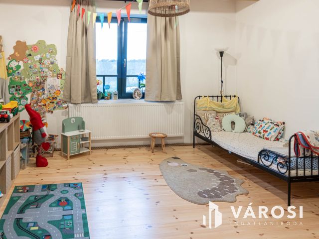 Családi ház Úriban megújult belsővel