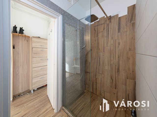 Nappali + kettes a TIK közelében