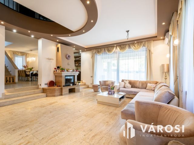 Mediterrán családi ház, luxus lakóparkban Fótligeten