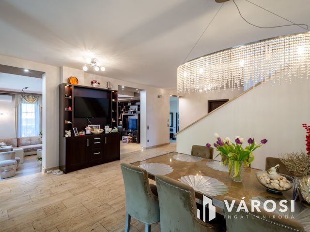 Mediterrán családi ház, luxus lakóparkban Fótligeten