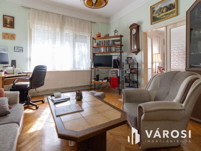 Kétszintes ötszobás-tégla falazatú családi ház Jamina elején