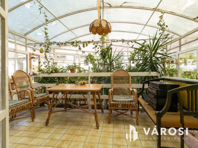 Kétszintes ötszobás-tégla falazatú családi ház Jamina elején