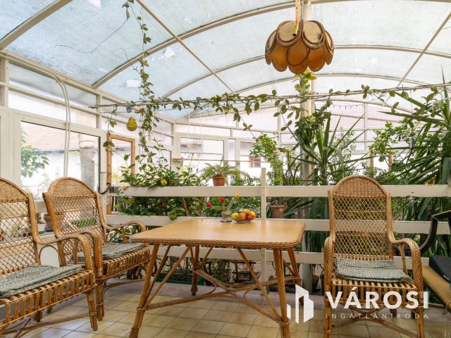 Kétszintes ötszobás-tégla falazatú családi ház Jamina elején