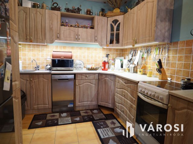 Északkeleti városrészben, földszinti eladó lakás!