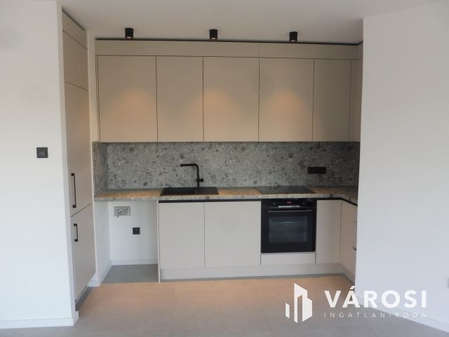 5 Csillagos második emeleti lakás Újszegeden Kiadó.