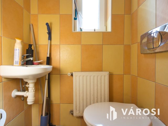 Remek elosztású, 70 m2-es tégla lakás eladó